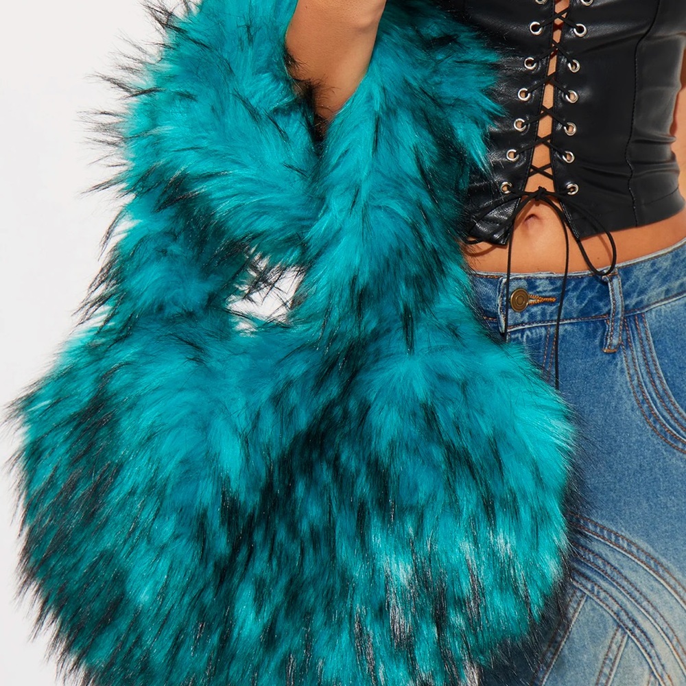 ♥️ Turquoise Heart Bag ♥️ - Picture 4 of 4